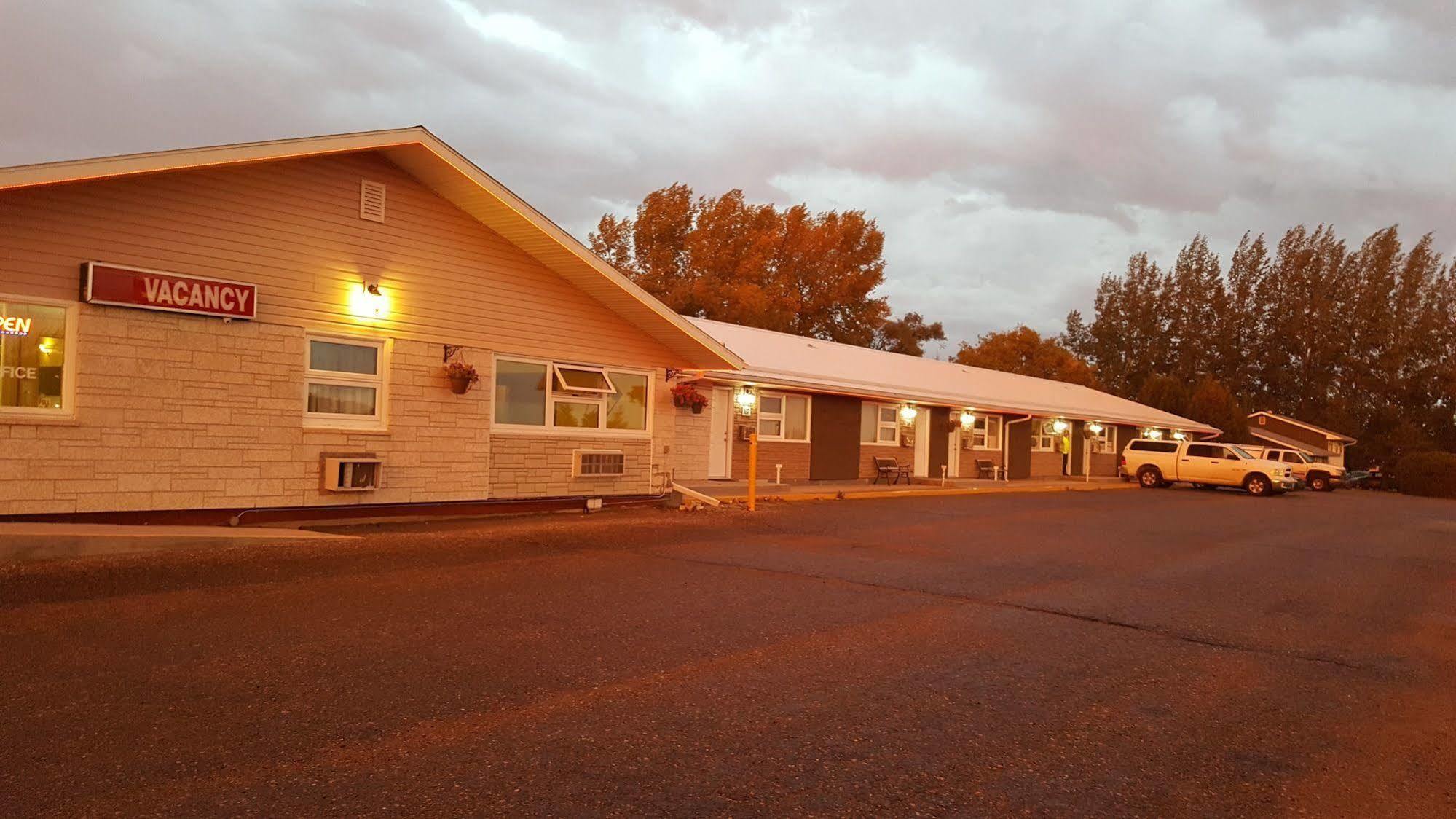 Westway Inn Motel Neepawa Kültér fotó