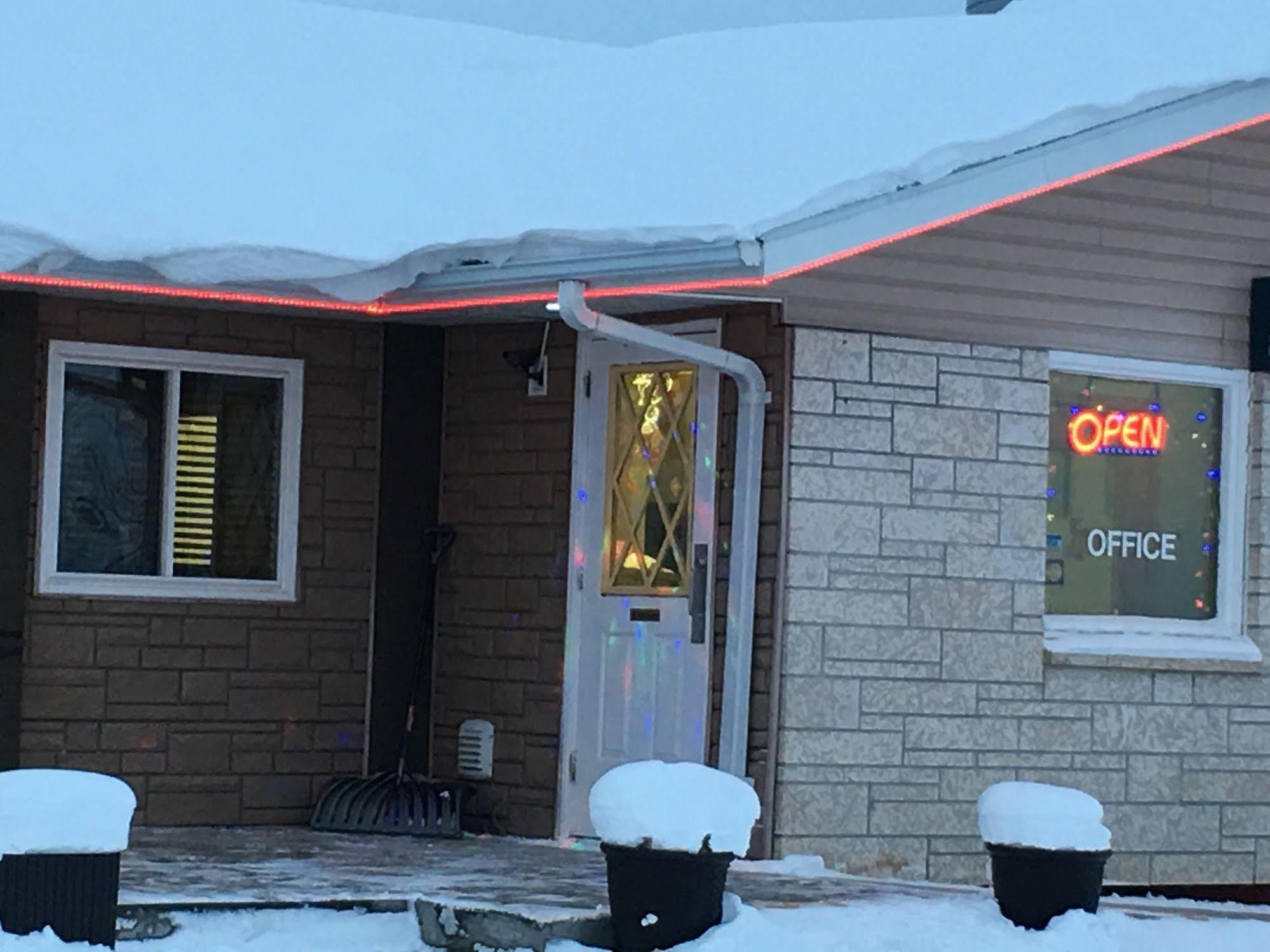 Westway Inn Motel Neepawa Kültér fotó